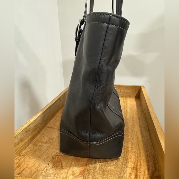 Coach Hampton Black Smooth Leather Tote Shoulder Bag Zip Top F11202 - Picture 4 of 8